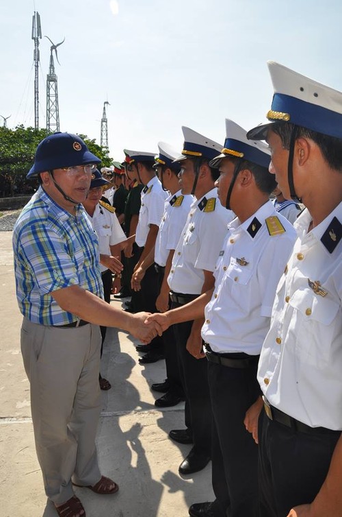 Thành công của chuyến đưa đoàn kiều bào ra thăm quần đảo Trường Sa năm 2014 - ảnh 1